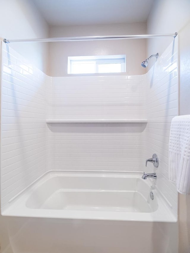 873 Beaver Pond Loop, Madera, CA 93636 - bathroom featuring shower / bathtub combination