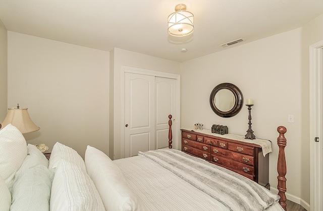 1073 E Pennsylvania Ave, Fresno, CA 93720 - bedroom featuring a closet and baseboards