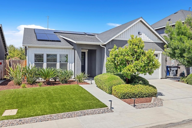 6772 E Ramona Way, Fresno, CA 93727 - modern farmhouse with board and batten siding, driveway, roof mounted solar panels, an attached garage, and roof with shingles