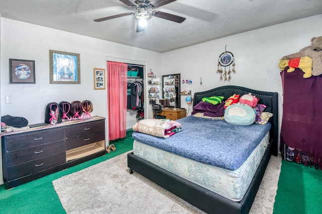bedroom with carpet floors, a textured ceiling, a closet, and a ceiling fan