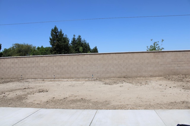 2158 W Ambassador Way, Hanford, CA 93230 - view of yard featuring fence