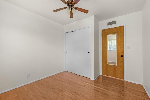 3512 E Simpson Ave, Fresno, CA 93703 - unfurnished bedroom featuring light wood-style floors, baseboards, a closet, and ceiling fan
