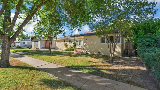 3512 E Simpson Ave, Fresno, CA 93703 - ranch-style home featuring stucco siding, a front lawn, and crawl space