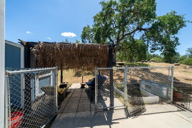 43480 Cave Stone Ct, Coarsegold, CA 93614 - gate featuring fence