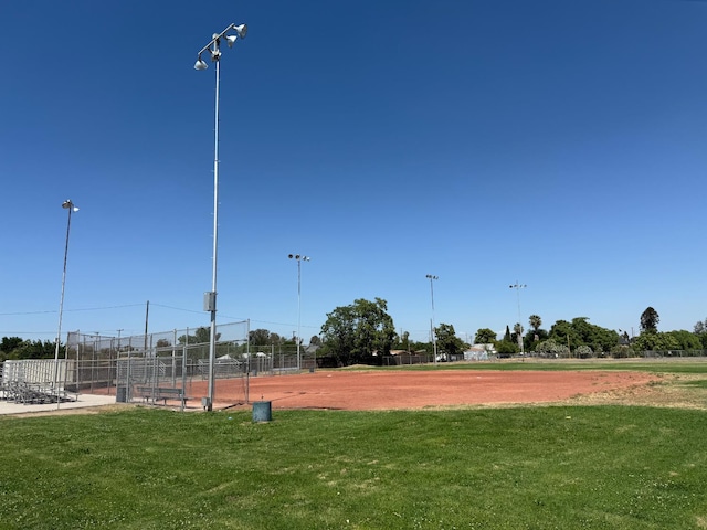 207 Ballpark Aly, Hanford, CA 93230