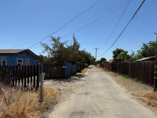 207 Ballpark Aly, Hanford, CA 93230