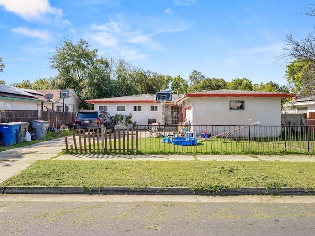 2972 E Northdale Ave, Fresno, CA 93726 - single story home featuring concrete driveway