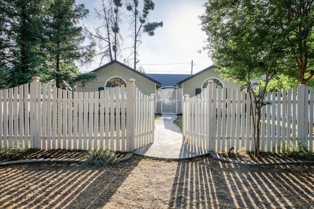 3519 N Van Ness Blvd, Fresno, CA 93704 - gate with a fenced front yard