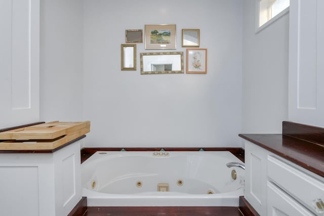 3519 N Van Ness Blvd, Fresno, CA 93704 - bathroom featuring a whirlpool tub