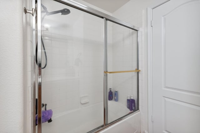 bathroom with enclosed tub / shower combo