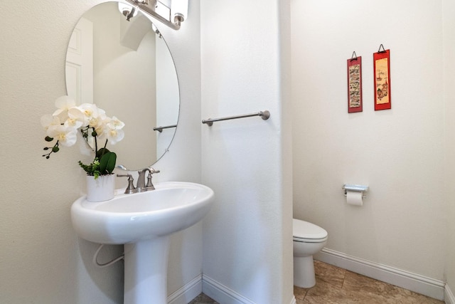 5279 N Ensanada Ave, Fresno, CA 93723 - bathroom with baseboards and toilet