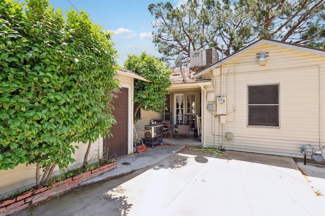 2020 N Fruit Ave, Fresno, CA 93705 - view of patio