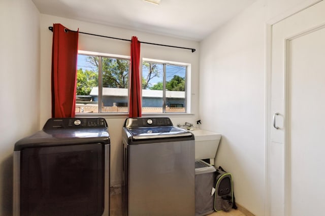 2020 N Fruit Ave, Fresno, CA 93705 - clothes washing area with washer and clothes dryer