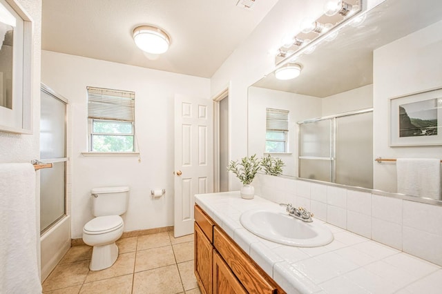 198 Decatur Ave, Clovis, CA 93611 - full bath with toilet, vanity, tile patterned floors, baseboards, and enclosed tub / shower combo