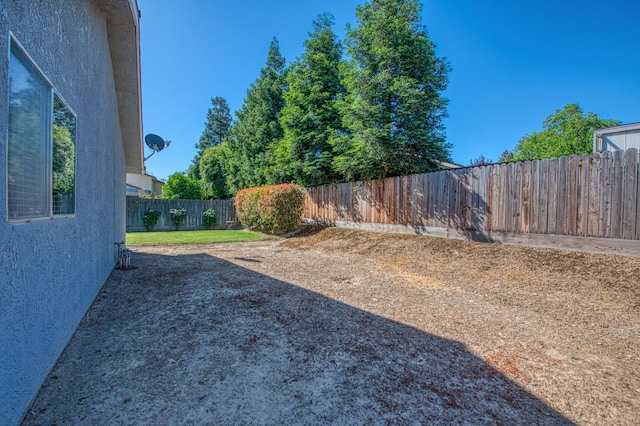 6365 N Barcus Ave, Fresno, CA 93722 - view of fenced backyard