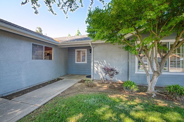 6365 N Barcus Ave, Fresno, CA 93722 - view of side of property with stucco siding