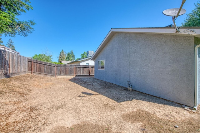 6365 N Barcus Ave, Fresno, CA 93722 - view of side of property with a fenced backyard and stucco siding