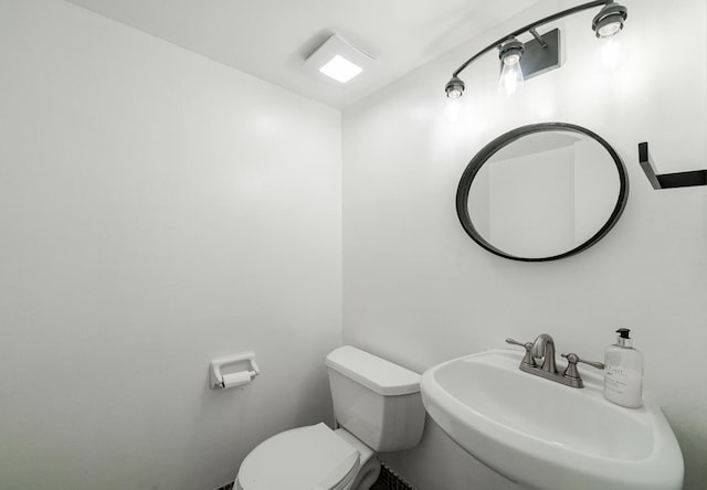 bathroom featuring a sink and toilet