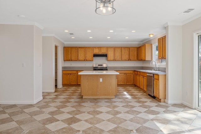 3225 N Mendonca St, Visalia, CA 93291 - kitchen featuring a sink, appliances with stainless steel finishes, light countertops, baseboards, and under cabinet range hood
