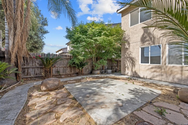 3225 N Mendonca St, Visalia, CA 93291 - view of patio featuring fence