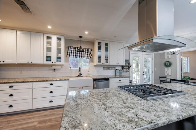 47438 Cheyenne Rd, Coarsegold, CA 93614 - kitchen with island exhaust hood, a sink, appliances with stainless steel finishes, white cabinets, and recessed lighting