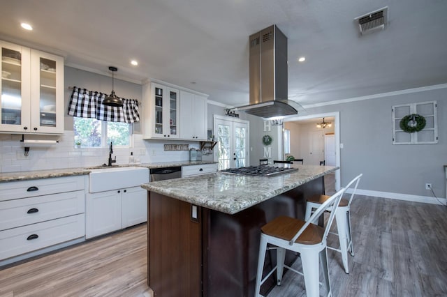47438 Cheyenne Rd, Coarsegold, CA 93614 - kitchen featuring island range hood, a sink, ornamental molding, a kitchen island, and a breakfast bar area