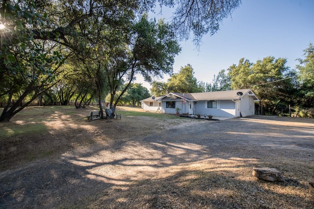 47438 Cheyenne Rd, Coarsegold, CA 93614 - view of front facade with dirt driveway and an attached garage
