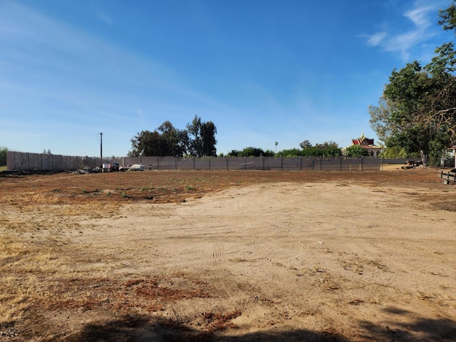 2409 N Valentine Ave, Fresno, CA 93722 - view of yard featuring fence and a rural view
