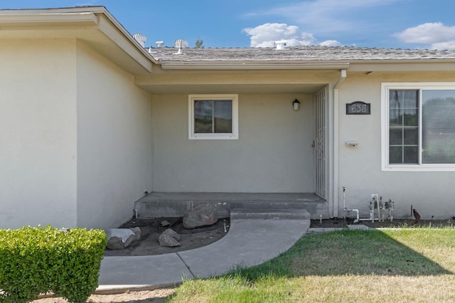 638 W Dennis Dr, Clovis, CA 93612 - property entrance with stucco siding and a yard