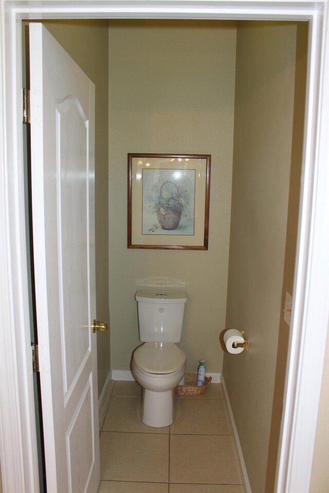 373 W Houston Ave, Clovis, CA 93611 - bathroom with baseboards, tile patterned floors, and toilet