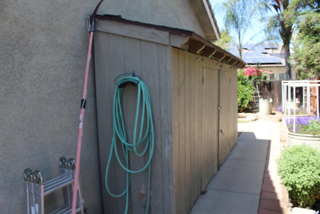 373 W Houston Ave, Clovis, CA 93611 - view of side of home with fence
