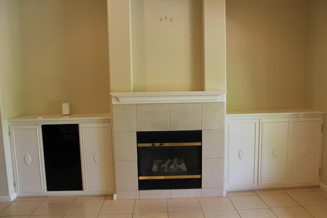 373 W Houston Ave, Clovis, CA 93611 - detailed view of a fireplace and beverage cooler