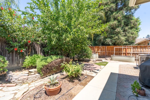 373 W Houston Ave, Clovis, CA 93611 - fenced backyard featuring a patio