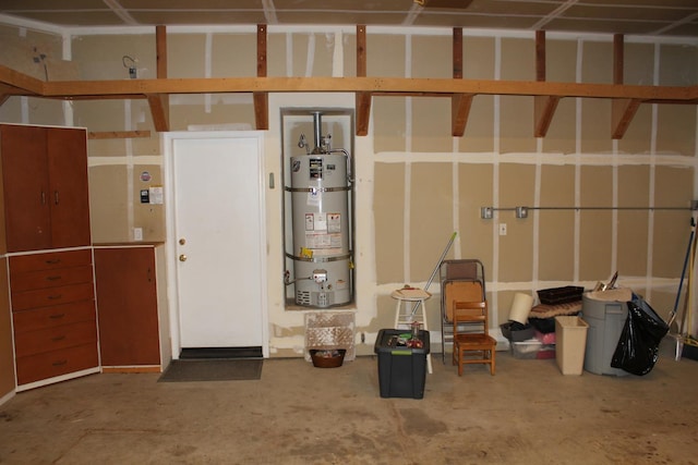 373 W Houston Ave, Clovis, CA 93611 - garage featuring water heater