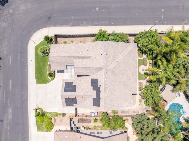 373 W Houston Ave, Clovis, CA 93611 - aerial view of property and surrounding area with a pool
