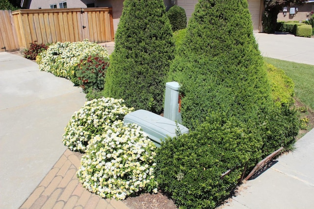 373 W Houston Ave, Clovis, CA 93611 - exterior view of fence