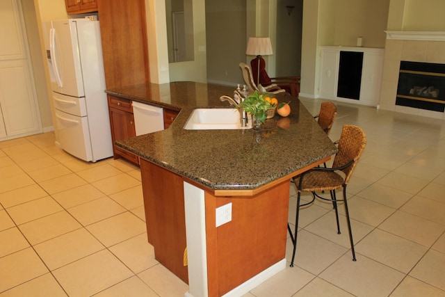 373 W Houston Ave, Clovis, CA 93611 - kitchen featuring white appliances, a sink, light tile patterned flooring, and dark stone countertops