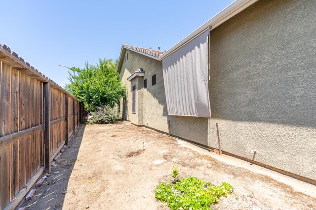 373 W Houston Ave, Clovis, CA 93611 - view of side of property with stucco siding