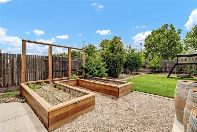 2315 W Malone St, Hanford, CA 93230 - view of yard with a garden