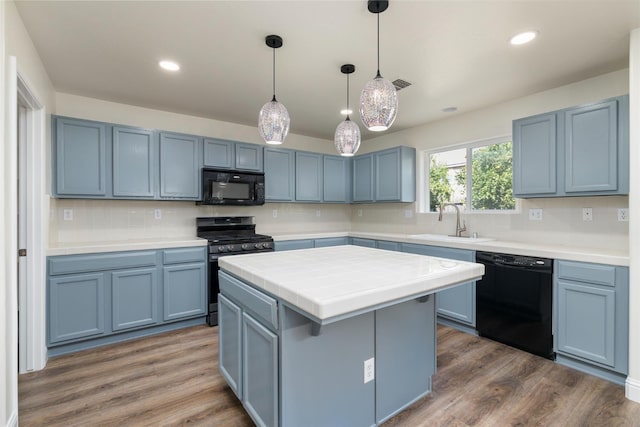 798 S Burgan Ave, Fresno, CA 93727 - kitchen with black appliances, a sink, blue cabinets, backsplash, and recessed lighting