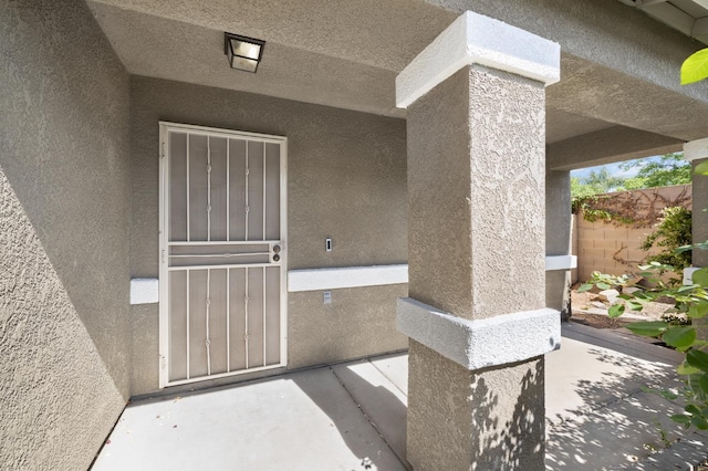 798 S Burgan Ave, Fresno, CA 93727 - doorway to property with stucco siding, fence, and a patio