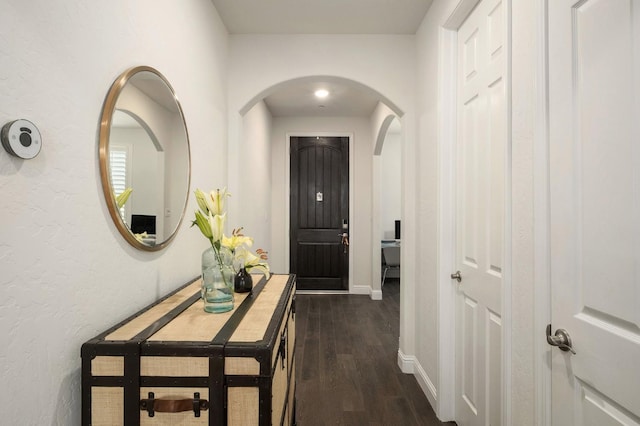 1362 E Via Viola Way, Fresno, CA 93730 - hall featuring dark wood-style floors, arched walkways, and baseboards