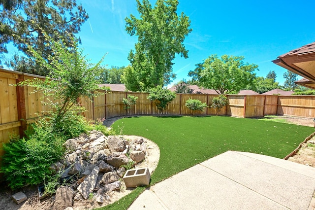 5088 N Forkner Ave, Fresno, CA 93711 - fenced backyard with a patio area