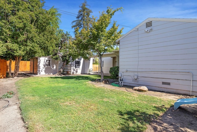 view of yard with an outdoor structure