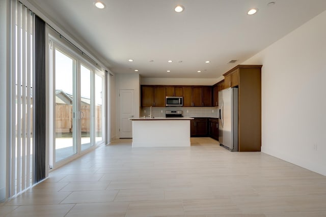 495 Thunder Rd S, Madera, CA 93636 - kitchen featuring stainless steel appliances, recessed lighting, backsplash, a sink, and a center island