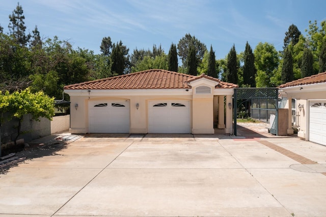 8067 E Belmont Ave, Fresno, CA 93737 - garage featuring fence