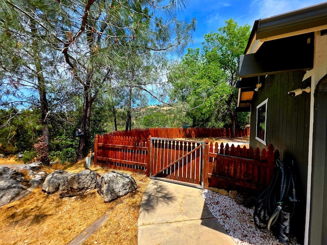 41549 Long Hollow Dr, Coarsegold, CA 93614 - deck featuring a gate