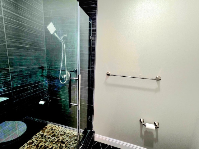41549 Long Hollow Dr, Coarsegold, CA 93614 - full bathroom featuring a stall shower, toilet, and baseboards
