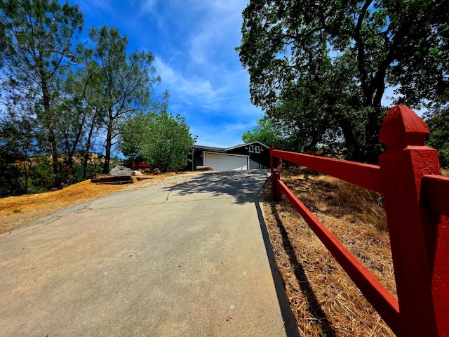 41549 Long Hollow Dr, Coarsegold, CA 93614 - view of concrete driveway