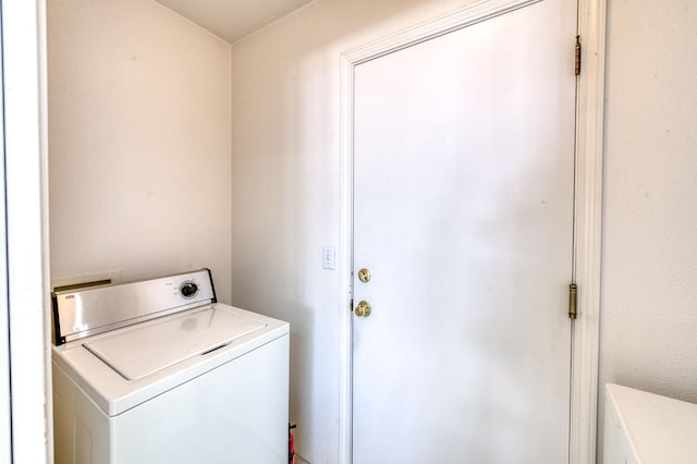 2670 N Katy Ave, Fresno, CA 93722 - laundry room featuring washer / dryer